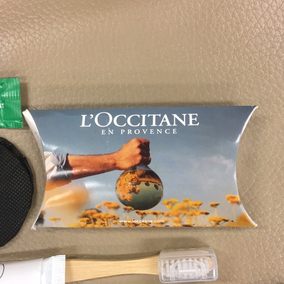 Lufthansa Toiletry Bag - Picture 7 of 10